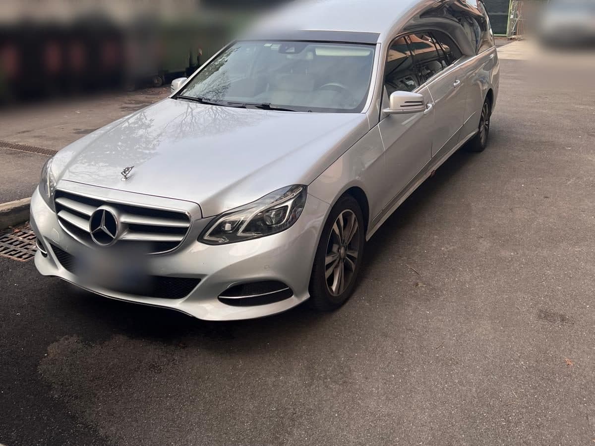Carro funebre Mercedes